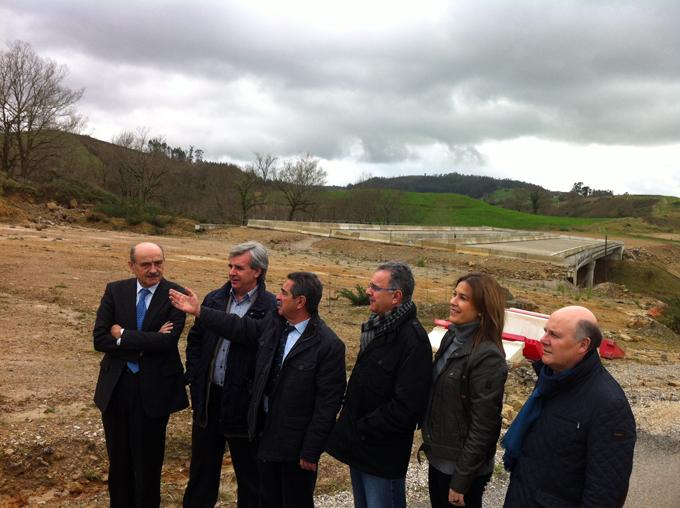 Revilla, De la Sierra y Maz?n, con los concejales del PRC en Solares, han visitado las obras paradas