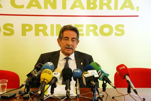 Miguel ?ngel Revilla en un momento de la rueda de prensa que ha ofrecido hoy.