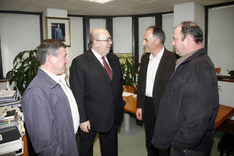 Oria conversa con el alcalde y varios concejales de Soba
