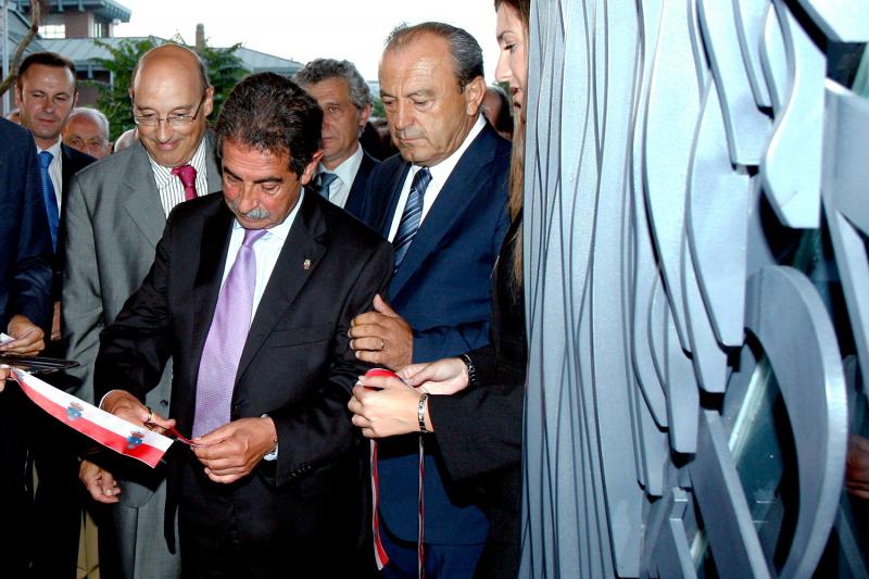 Revilla inaugura el Centro de Investigaci?n del Museo de Prehistoria y Arqueolog?a de Cantabria 