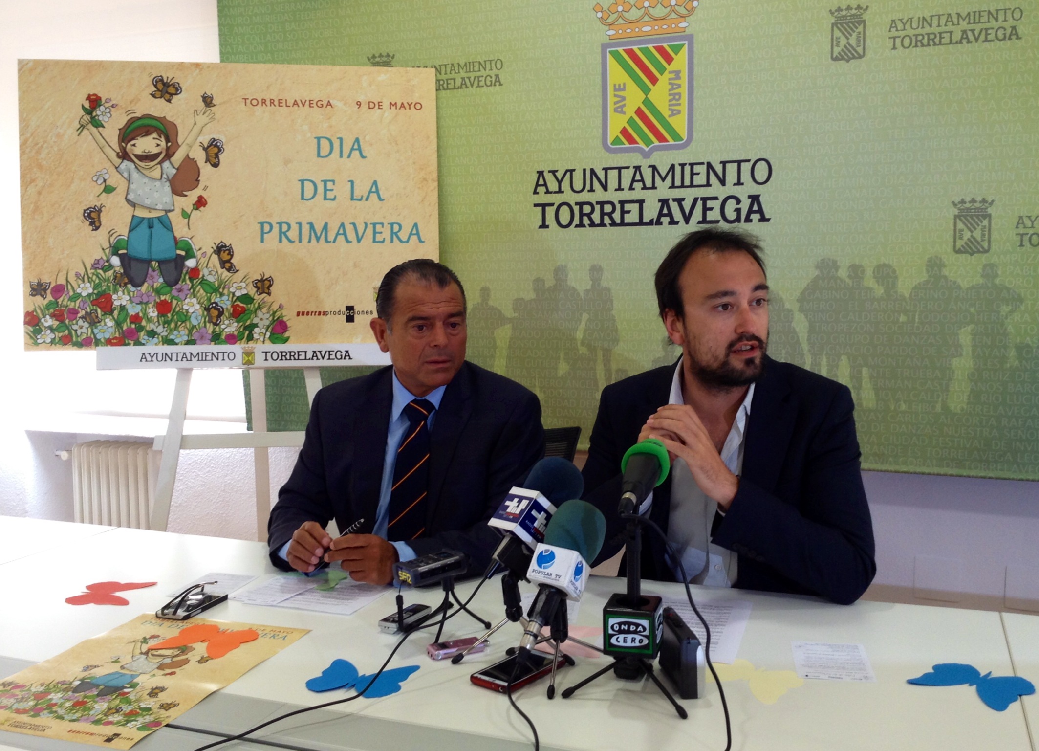 Javier L. Estrada y Antonio F. Rinc?n durante la presentaci?n del D?a de la Primavera