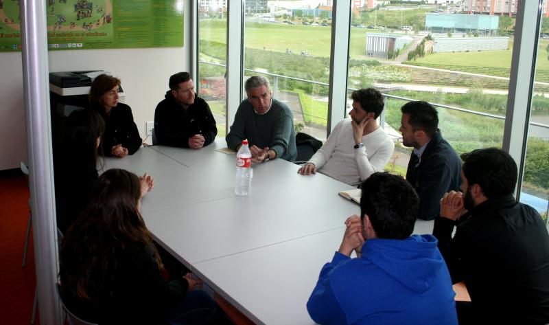 José Mª Fuentes-Pila y parte de la candidatura del PRC Santander reunidos con miembros del CEUC