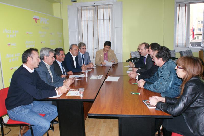 Los candidatos al Congreso y al Senado junto a representantes del CERMI_Cantabria