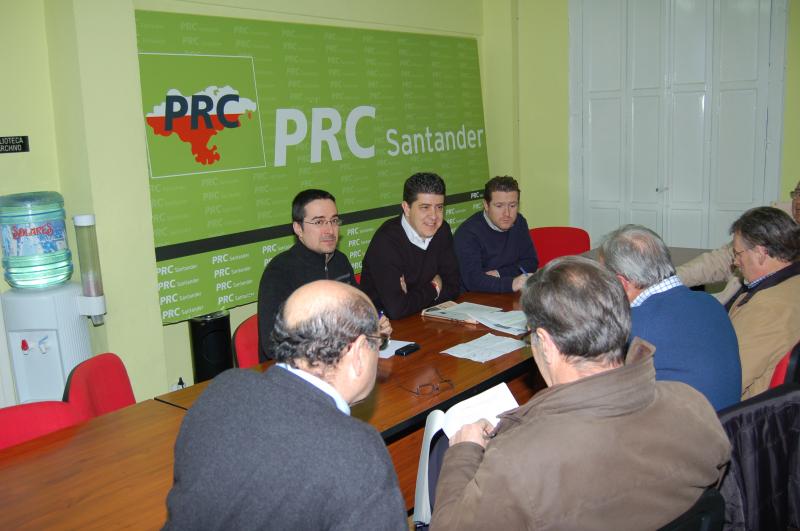 Sierra y coordinadores distrito reunidos con vecinos de Men?ndez Pelayo