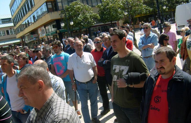 Pedro G. Carmona en una concentraci?n de los trabajadores de Sniace