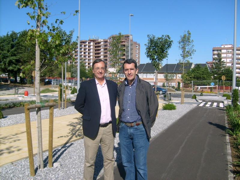 Pedro G. Carmona y Pedro P. Noriega en su visita a la Finca del Asilo