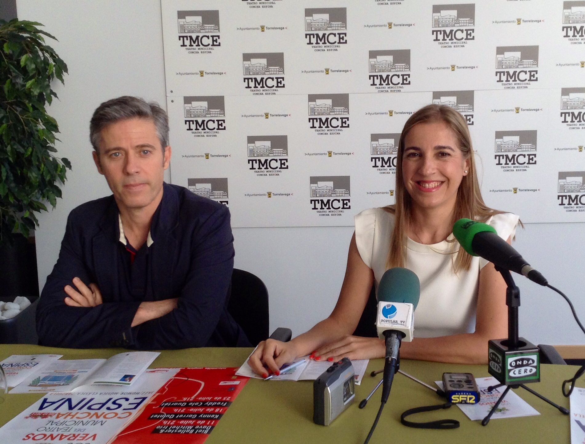 Herreros y Solanas en la presentaci?n de Los Veranos del Concha Espina