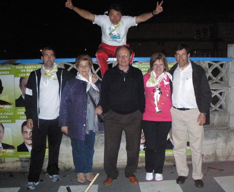 Sergio Arauzo, Carmen, Antonio Velasco, Dolores Sanchez, Cesar Casielles. Sobre la tapia Miguel Poyo.