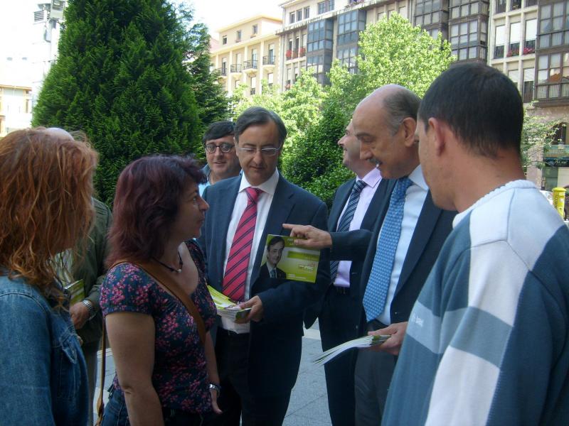 Maz?n y Pedro G. Carmona en la Plaza Mayor