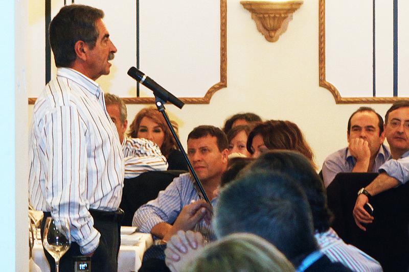 Revilla se dirige a los alcaldes y n?meros 1 del PRC en los municipios
