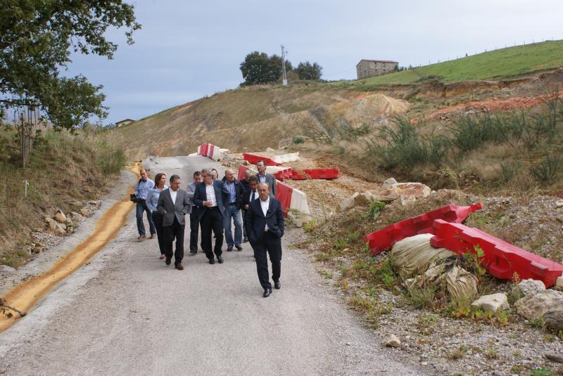Revilla y Marcano visitan las obras paradas de la A-8