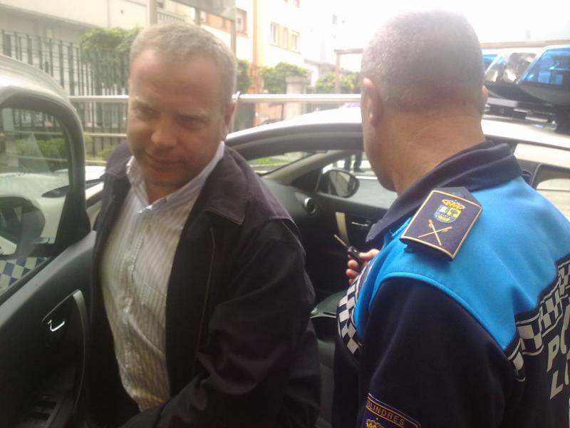 Mediavilla en un acto de la entrega del nuevo coche de polic?a para Colindres