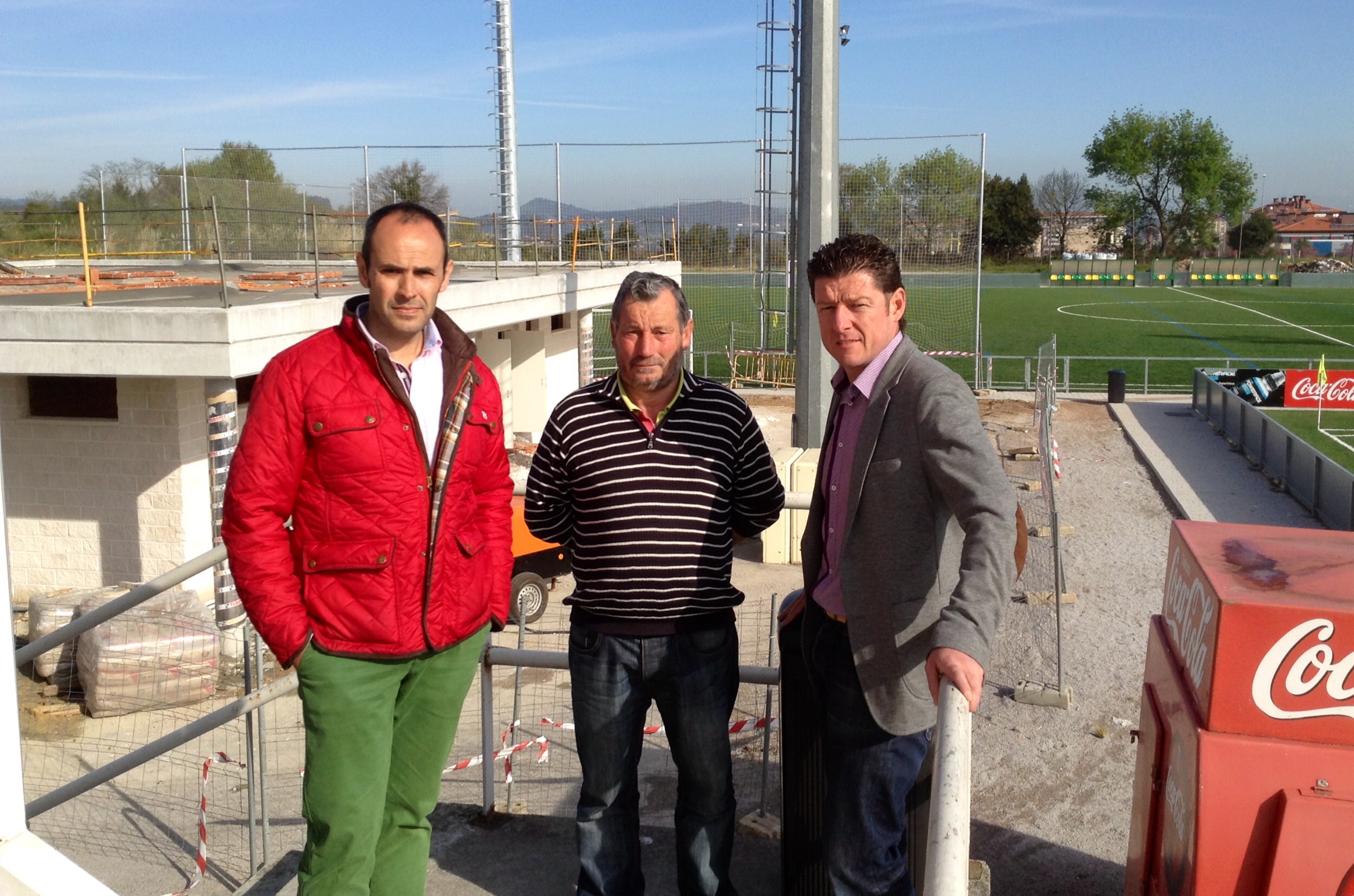 Visita a las obras de los vestuarios de los campos de Santa en Tanos