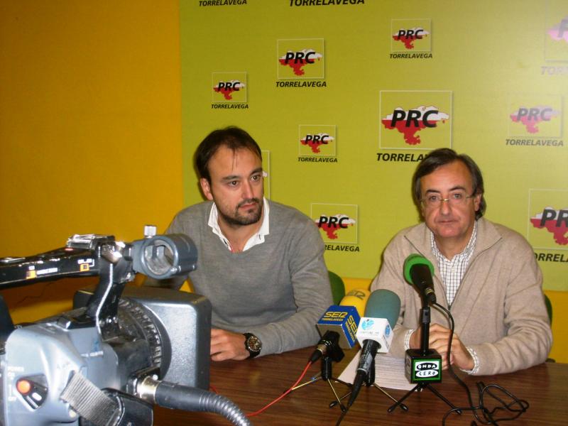 Pedro G. Carmona y Javier L. Estrada en rueda de prensa