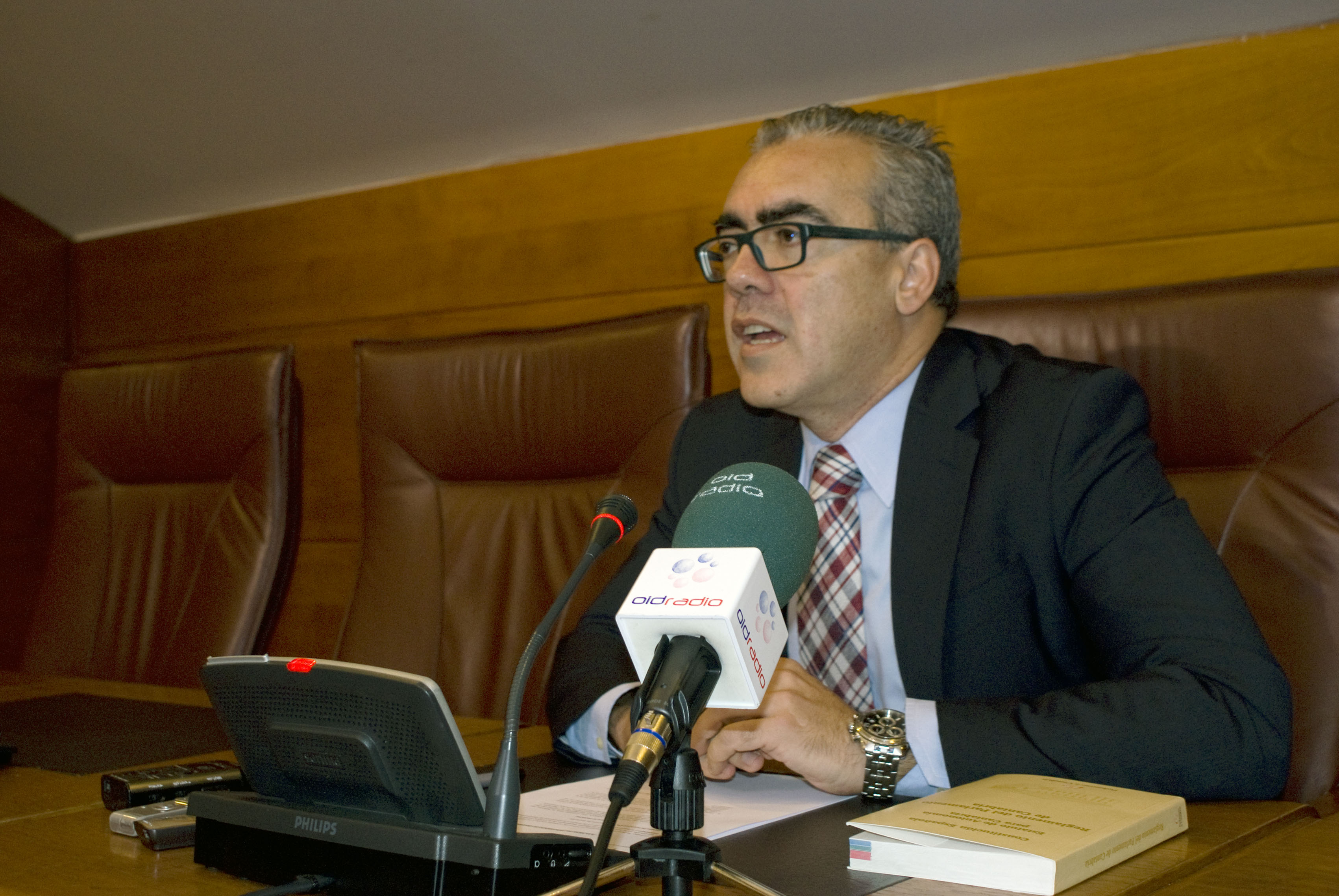 Pedro Hernando, portavoz del Grupo Parlamentario Regionalista durante la rueda de prensa en la que ha presentado la enmienda.