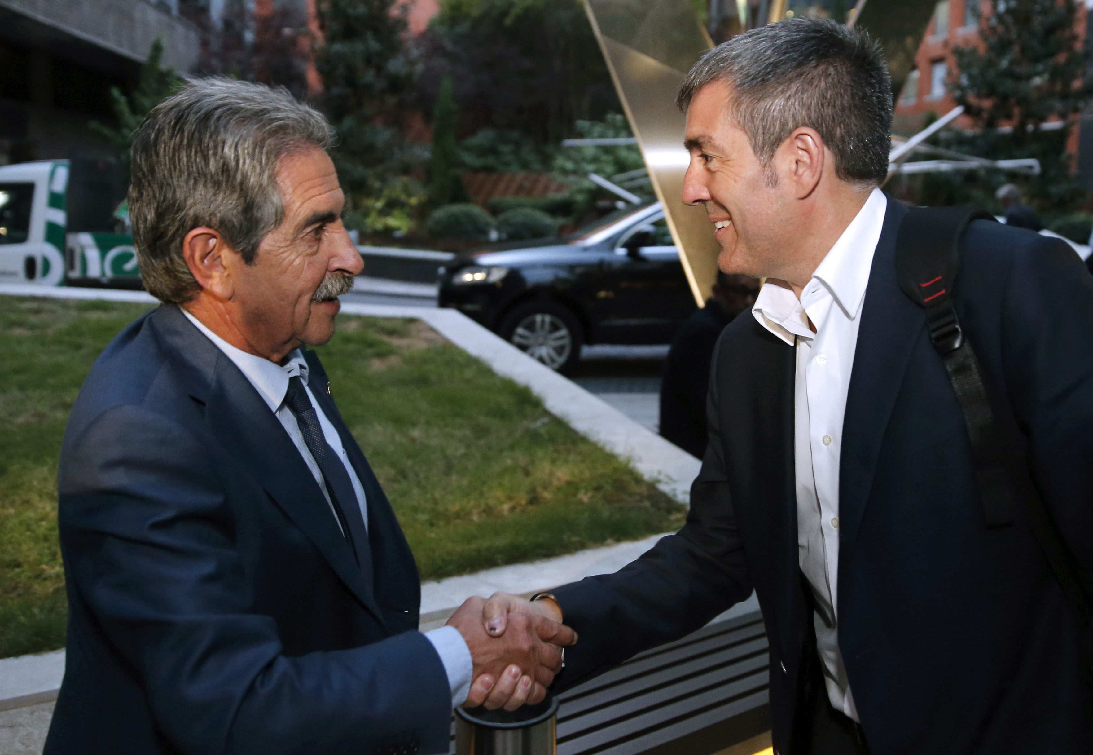Miguel Ángel Revilla y Fernando Clavijo. (Foto: EFE)