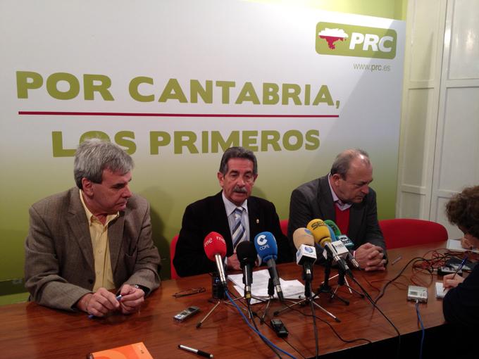 Revilla, en el centro, junto a Rafael de la Sierra y Javier L?pez Marcano