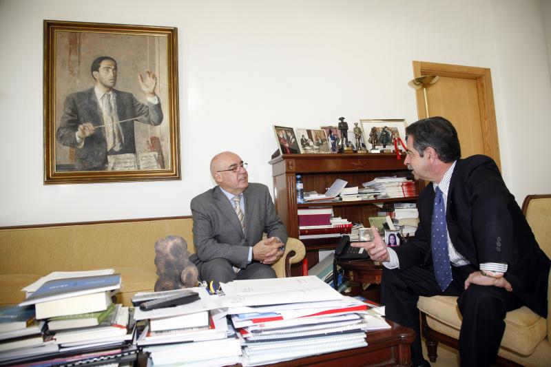 Revilla y Rojo conversan en el despacho del presidente c?ntabro