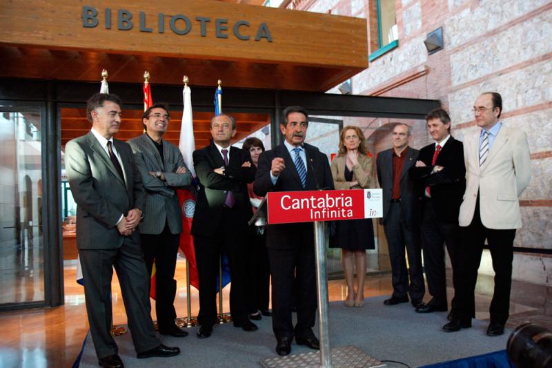 El Presidente inaugura la exposici?n de la Colecci?n Norte de Arte Contempor?neo en la Biblioteca y Archivo Central