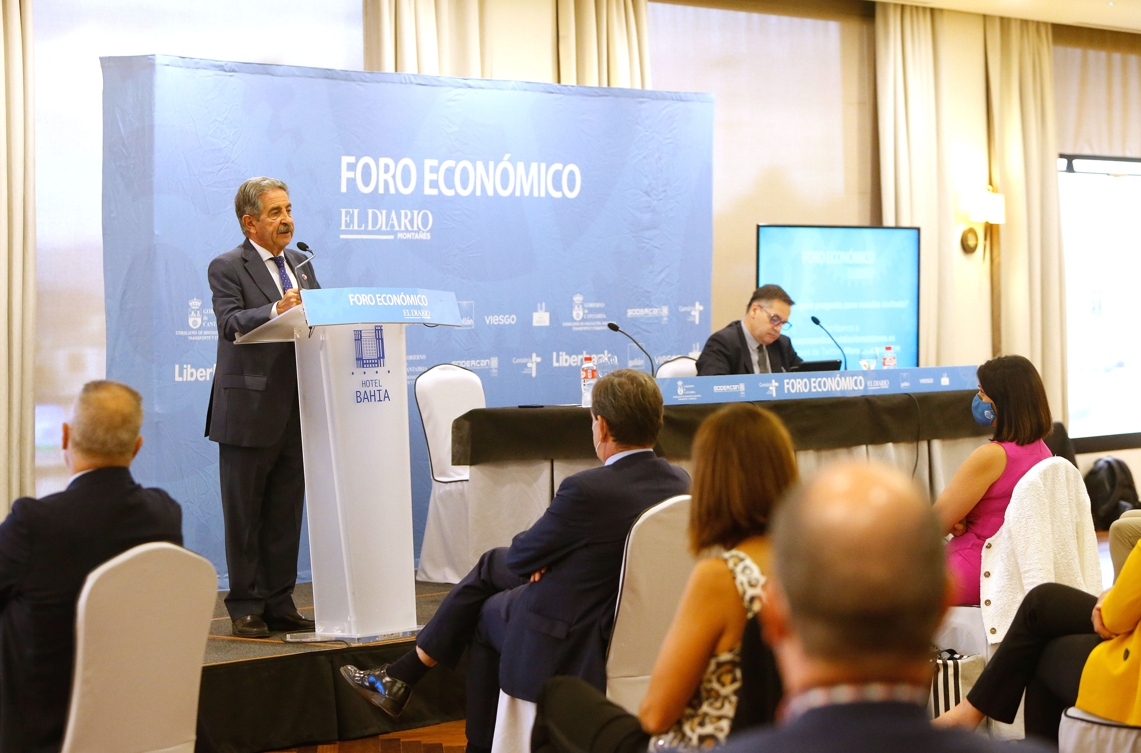 El presidente de Cantabria y secretario general del PRC, Miguel Ángel Revilla, durante su intervención en el Foro Económico de El Diario Montañés. (Foto: Lara Revilla. Oficina de Comunicación del Gobi