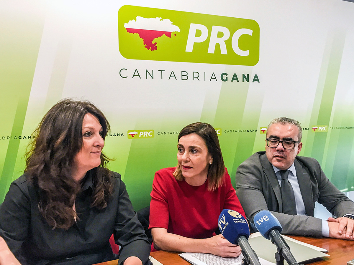 De izquierda a derecha, Vanessa Montes, Paula Fernández y Pedro Hernando.