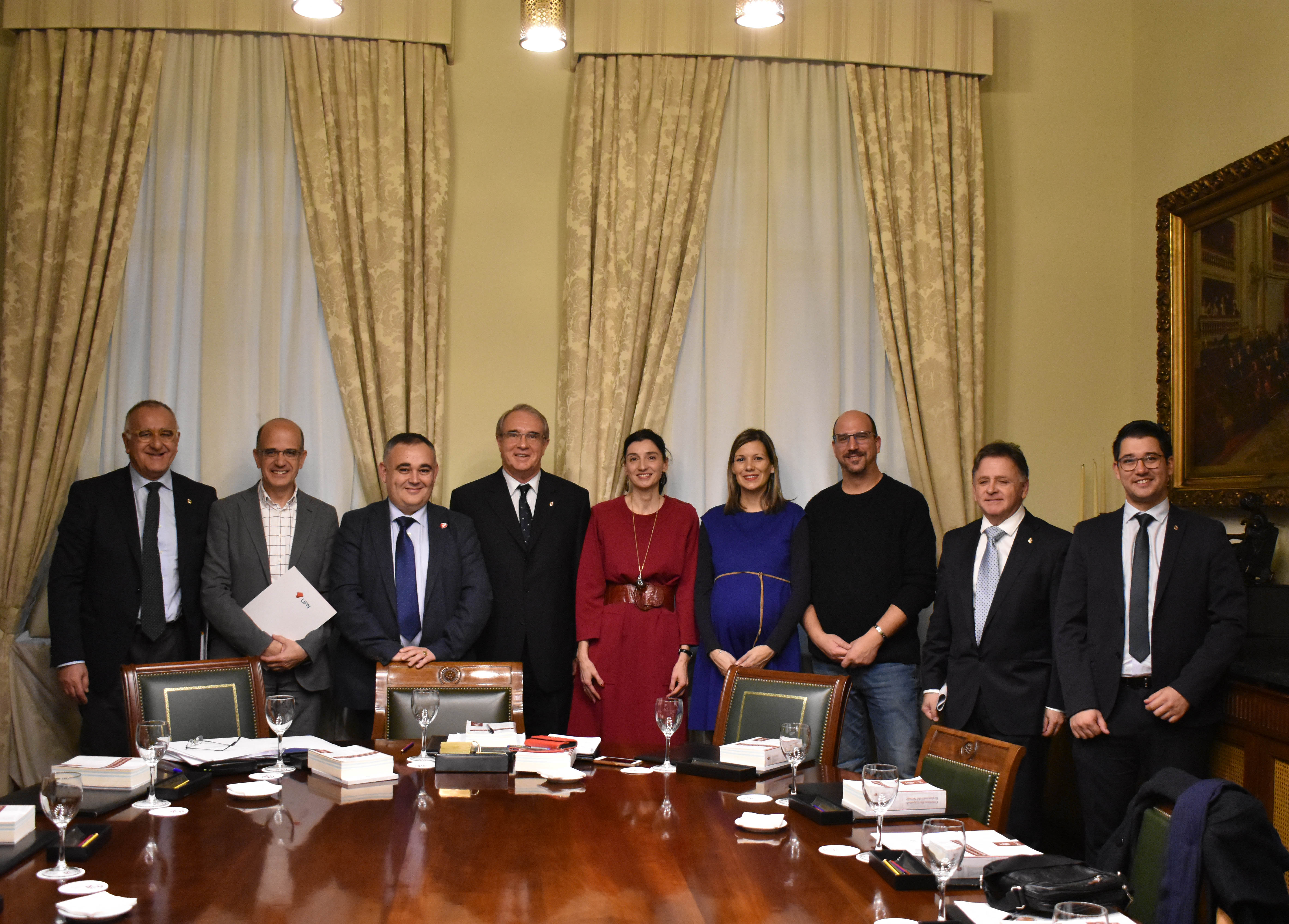 De izquierda a derecha, Clemente Sánchez-Guernica (PRC), Alberto Catalán (UPN), José Miguel Fernández Viadero (PRC), José Manuel Marín (Vox), María Pilar Llop, presidenta del Senado, Beatriz Martín (T