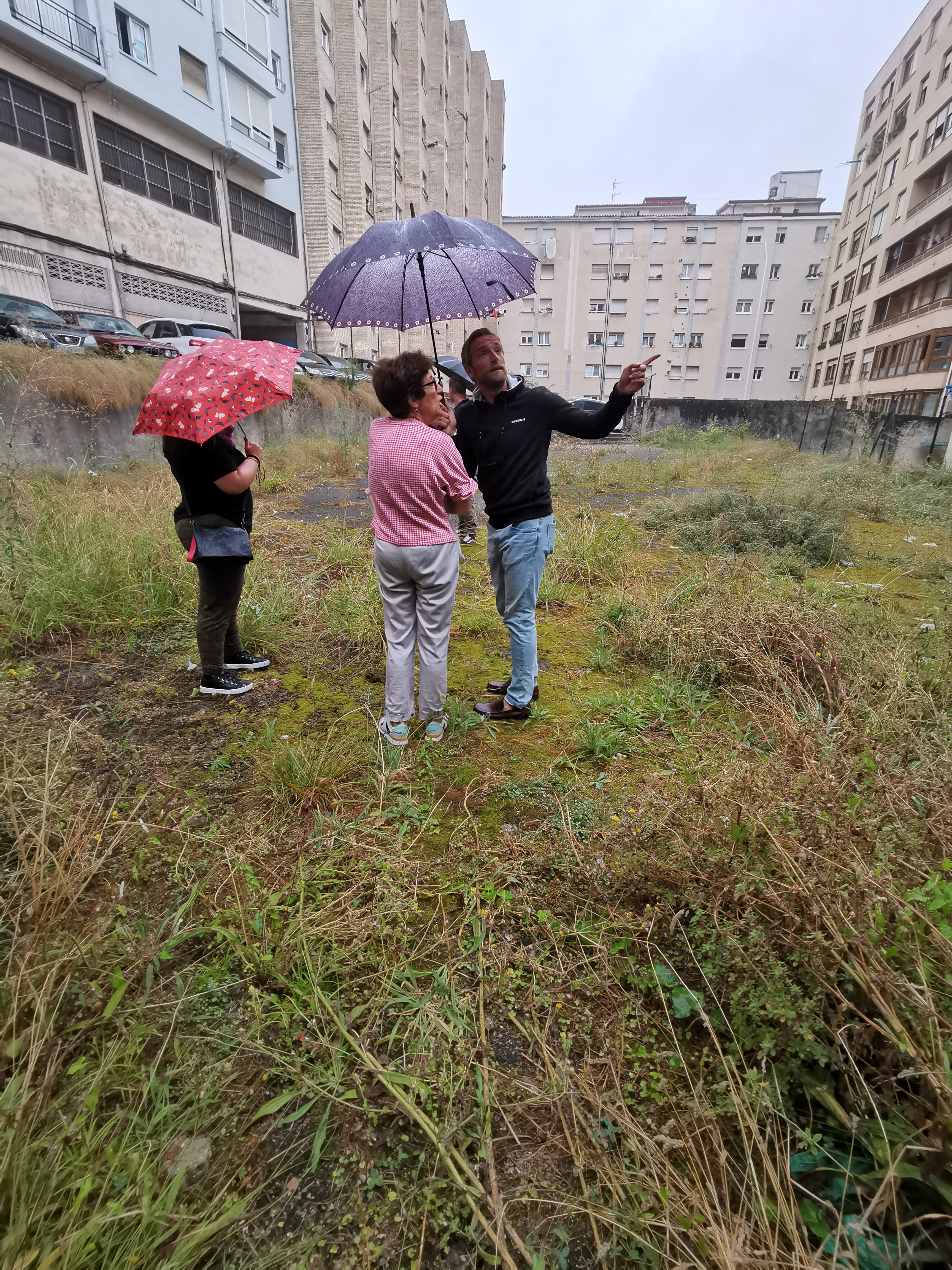 El PRC denuncia el estado de abandono y suciedad del parque infantil de la Cooperativa de la Bien Aparecida 
