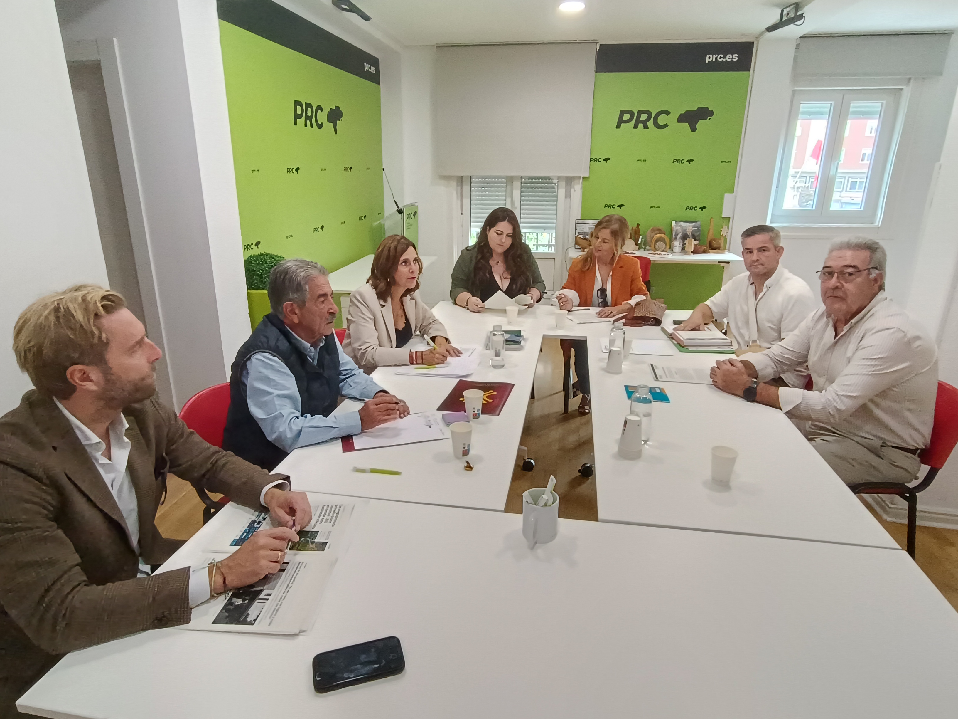 Reunión de representantes del PRC y vecinos de Rucandial
