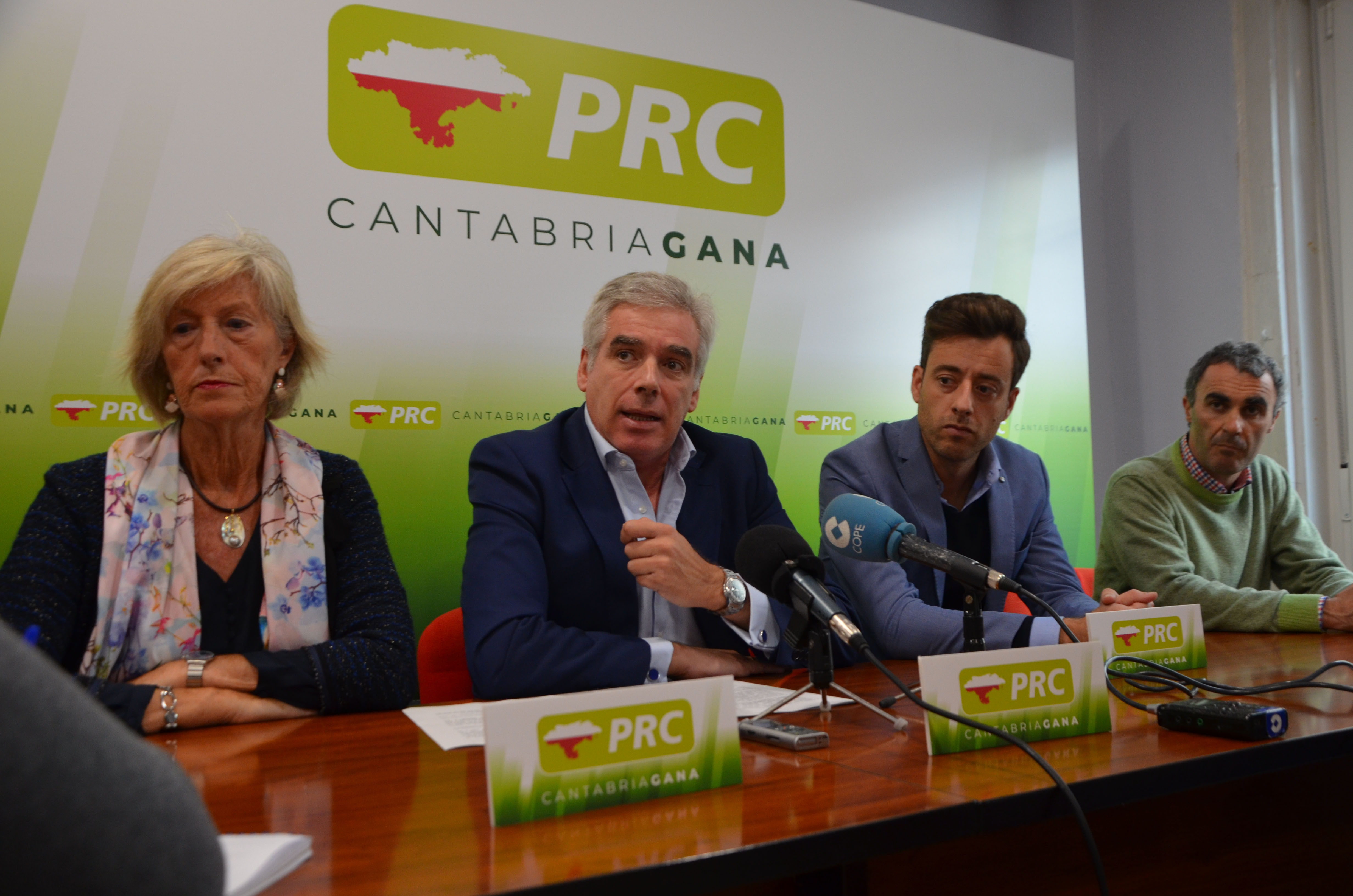 José María Fuentes-Pila durante la presentación de la ponencia ante los medios de comunicación.