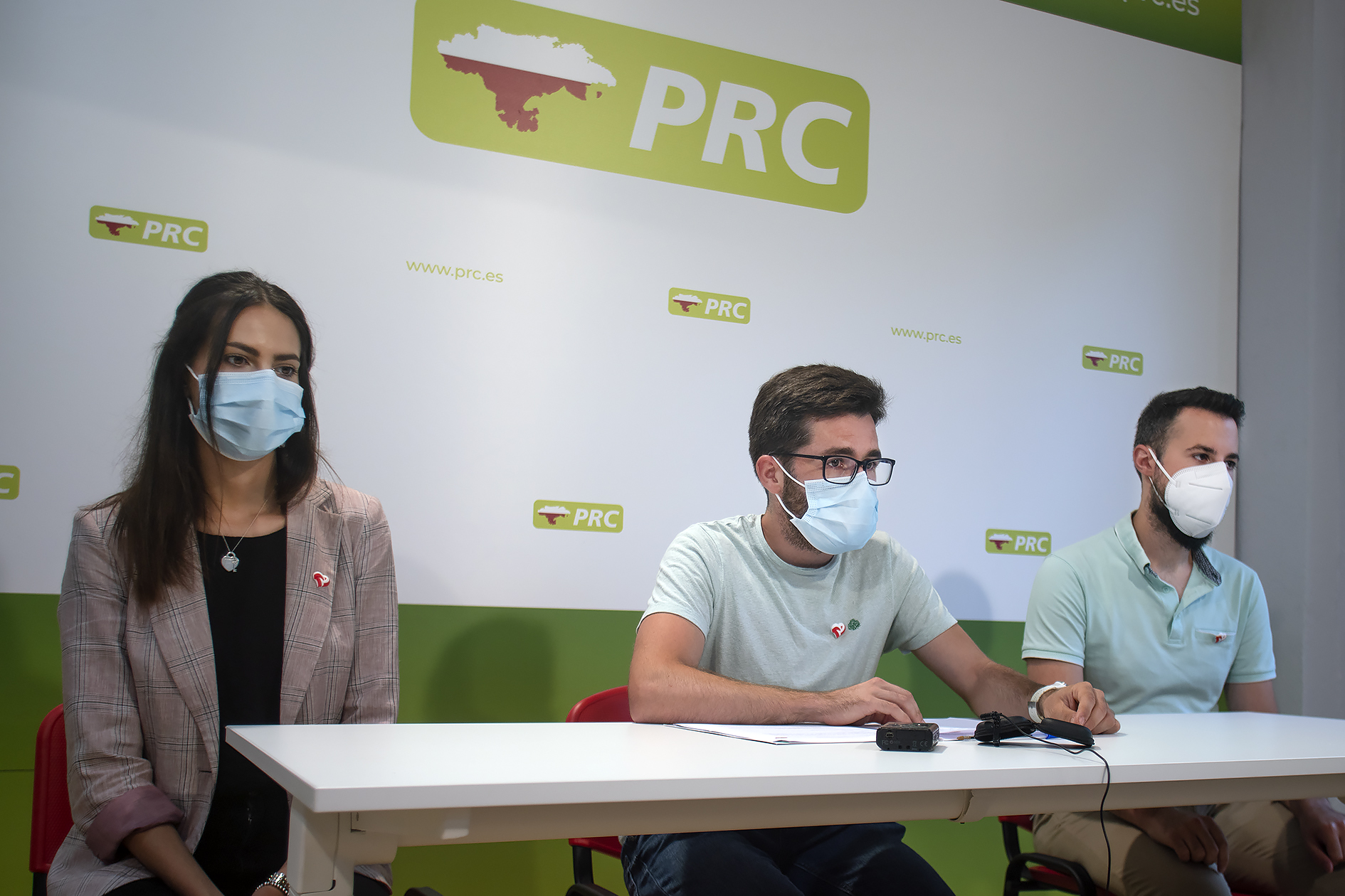 De izquierda a derecha, Ana Bravo, Luis Javier Casas y Alejandro Pascual.