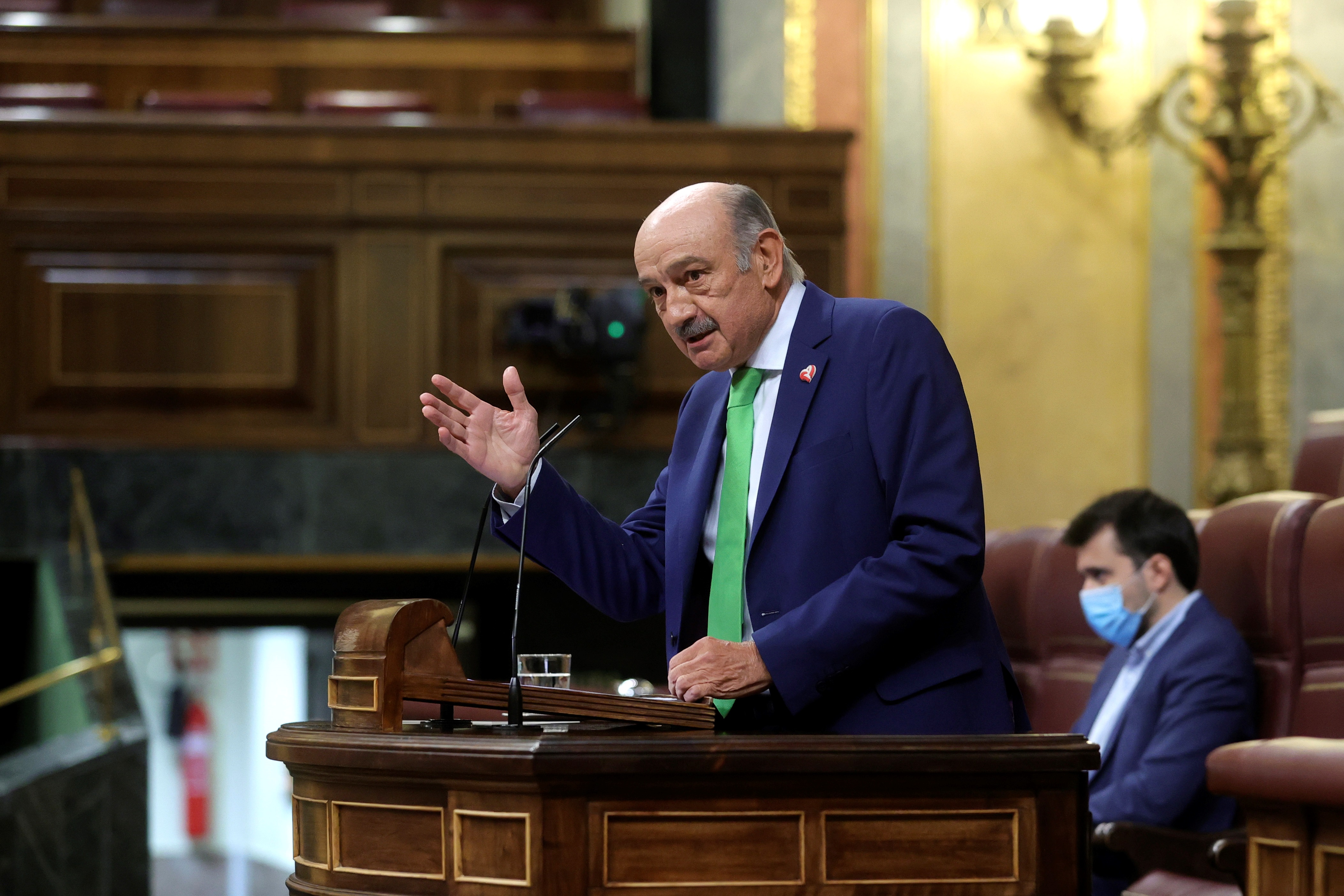 José María Mazón durante una de sus intervenciones en el Congreso. (Foto: Efe).