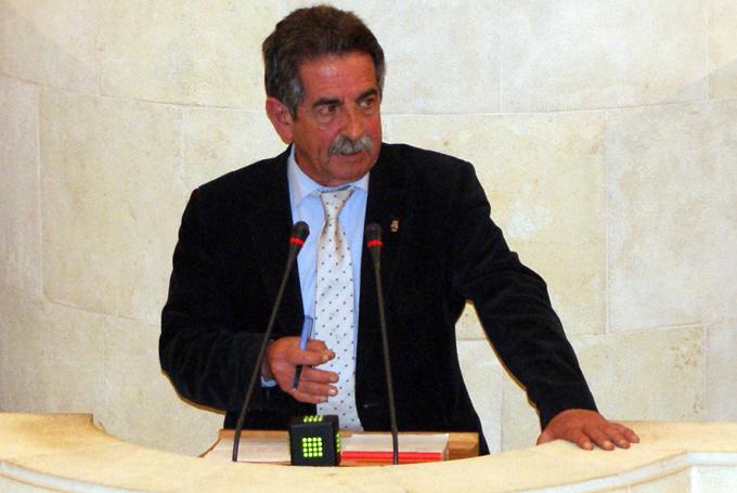 Migual ?ngel Revilla en un momento de su intervenci?n en el Parlamento