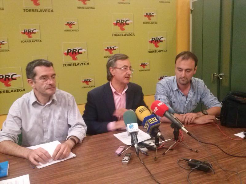 Pedro G. Carmona en rueda de prensa junto a Pedro P. Noriega y Javier L. Estrada