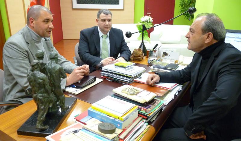 Nicholls, To?i y Marcano
