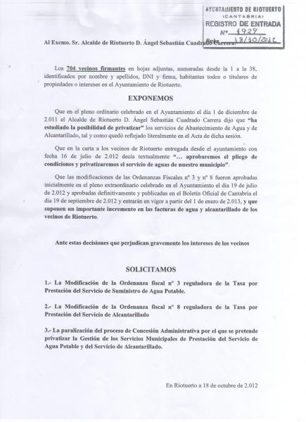 Escrito presentado en el Ayuntamiento al que se le han adjuntado las 704 firmas