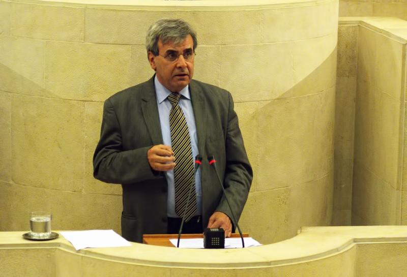 De la Sierra: Los regionalistas no admitiremos que se incumpla un compromiso b?sico para Cantabria"