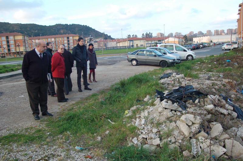 Concejales regionalistas observan el vertedero en Nuevo Parque