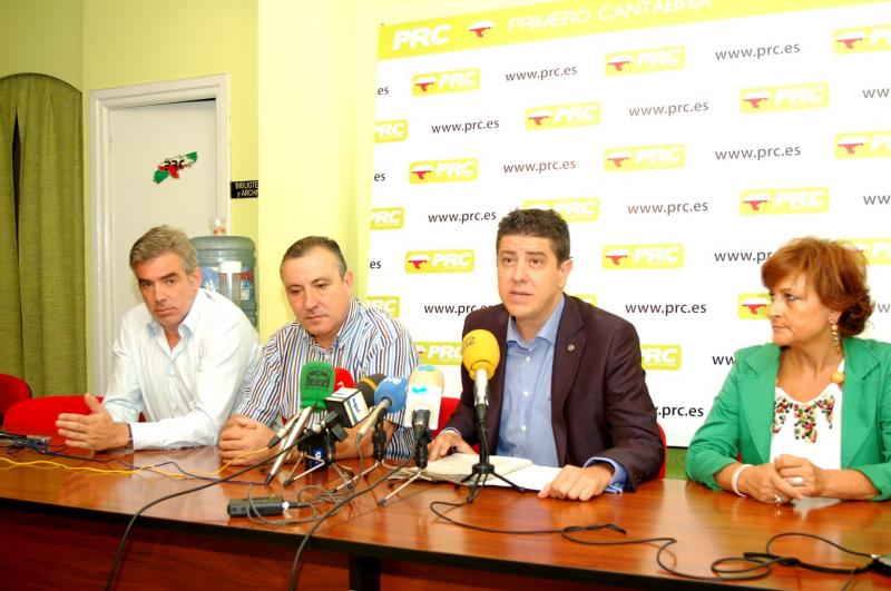 Concejales regionalistas en rueda de prensa