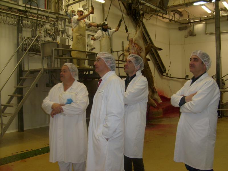 Pedro G. Carmona y Pedro P. Noriega visitan el matadero municipal
