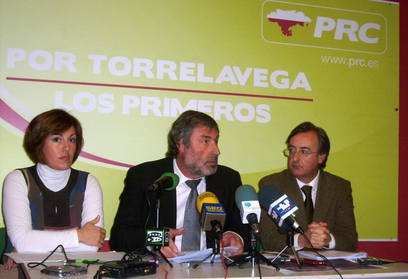 Rosa D?az, Fernando Fern?ndez y Pedro G. Carmona en rueda de prensa
