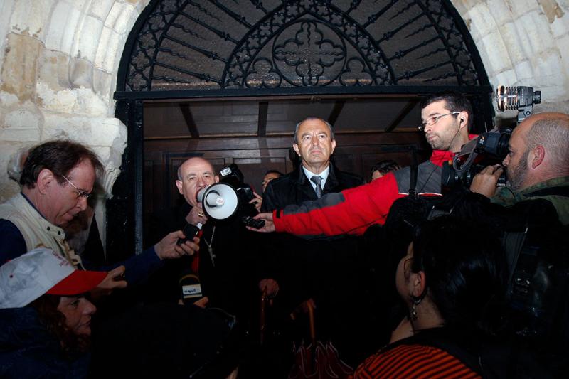 El consejero L?pez Marcano se despide de los 300 caminantes que participan en la marcha entre Santander y Santiago de Compostela  