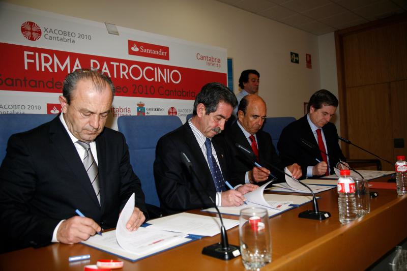 Marcano, Revilla, Bot?n y Hazas,durante la firma del convenio de colaboraci?n entre el Gobierno de Cantabria y el Banco Santander para financiar la programaci?n del Jacobeo 2010   