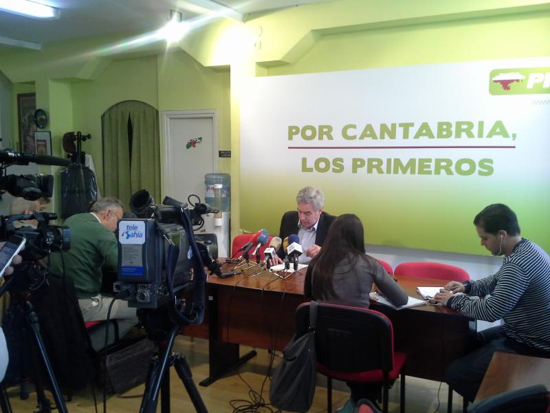 Rueda de prensa del portavoz regionalista, José Mª Fuentes-Pila sobre el Mundial de Vela