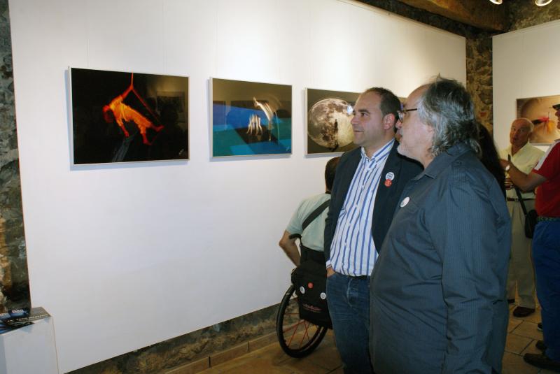 Pedro Diego y Paco Manzano visitando la exposici?n