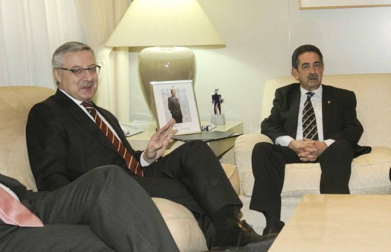 Revilla y el ministro de Foemnto durante su reuni?n