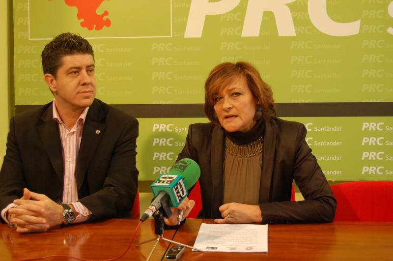 Francisco Sierra, portavoz Prc Santandery Concepci?n Solanas, concejala PRC Santander, en rueda de prensa