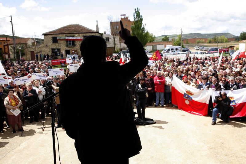 Revilla durante su intervenci?n en Monz?n de Campos en defensa del AVE a Santander