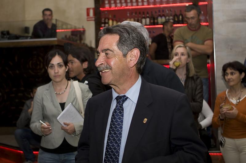 Miguel ?ngel Revilla en la fiesta fin de campa?a