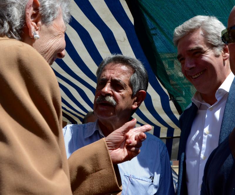 Miguel Ángel Revilla y José Mª Fuentes-Pila, en el mercado de México