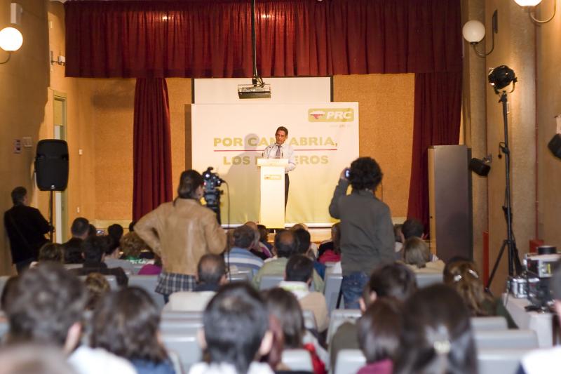 Mitin Miguel ?ngel Revilla en Santo?a